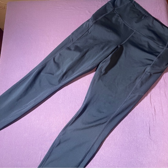 Athleta Pants - Athleta Contender Tight Leggings in black - Size Medium Zipper Pockets